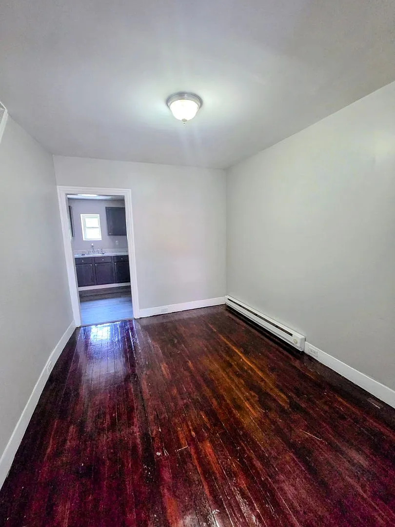 816 Laufer Street — Photo 1