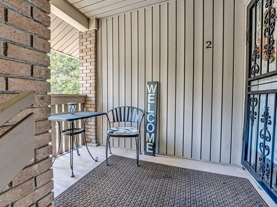1st image of 863 Creekside Dr #307