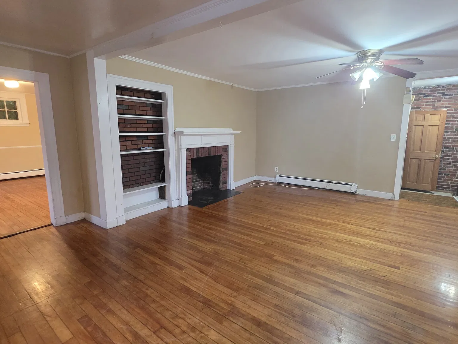3 bed, 1.5 bath, 1200 sqft, $3,600 — Photo 2