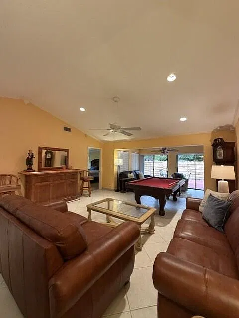 3 bed, 2.0 bath, 1630 sqft, $3,200 — Photo 4