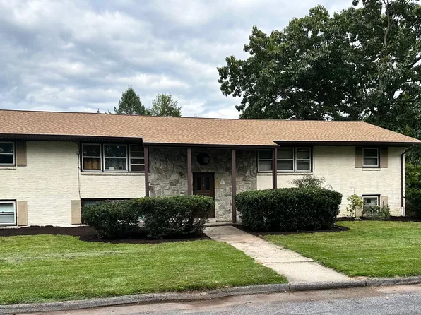 216 Hartley Rd APT 1, Hershey, PA 17033
