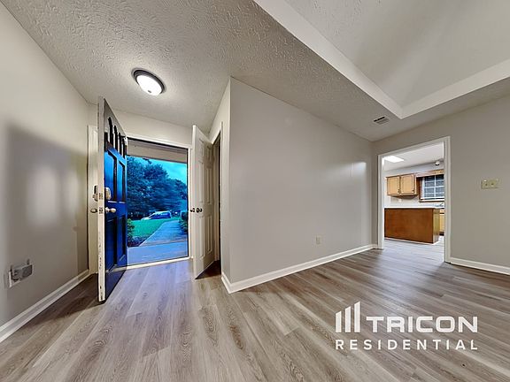 2nd image of 1020 Plantation Ct SE