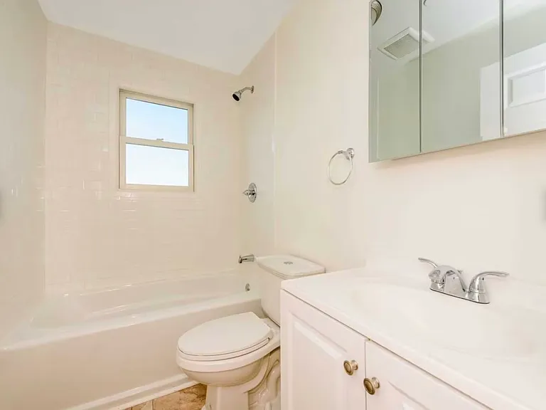 71 Illinois Ave #71 — Photo 4