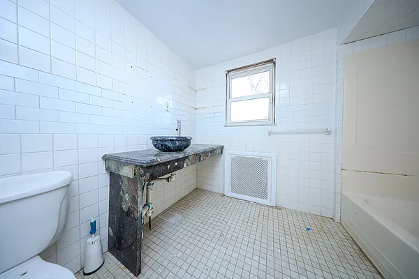 Sold by Momentum Real Estate LLC | media 8