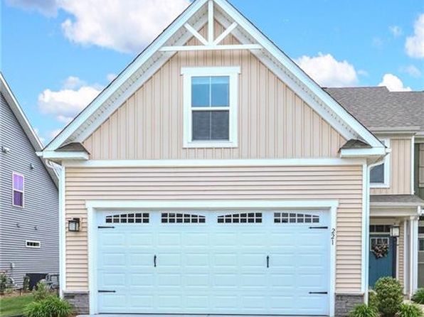 221 Kenny Ln, Smithfield, VA 23430