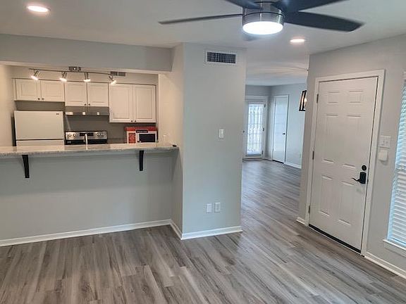 family room view back to the kitchen. New granite bar, great for parties