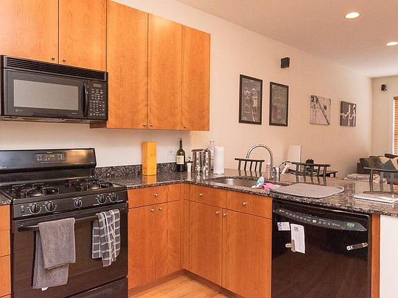 5th image of 2451 N Clybourn Ave #Ua7