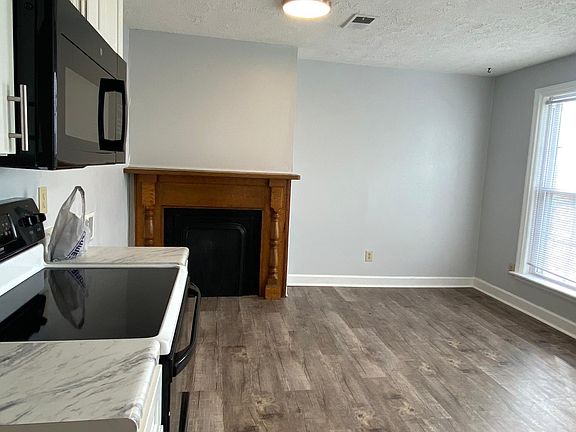 4th image of 200 W Maple St #4