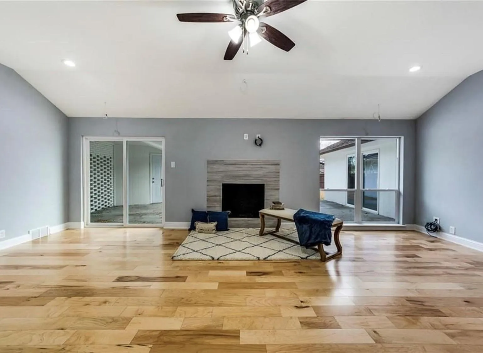 4 bed, 2100 sqft, $3,995 — Photo 4