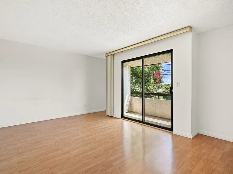 13203 Vanowen St #7 — Photo 11