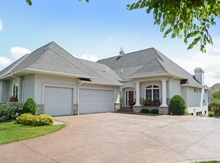 156 Stonebridge Rd, Mendota Heights, MN 55118