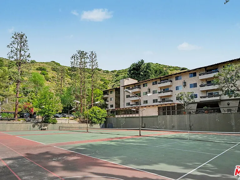 2700 Cahuenga Blvd #1203 — Photo 38