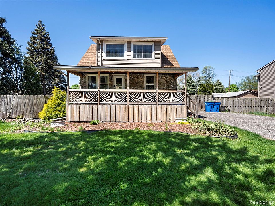 1st image of 27225 James St