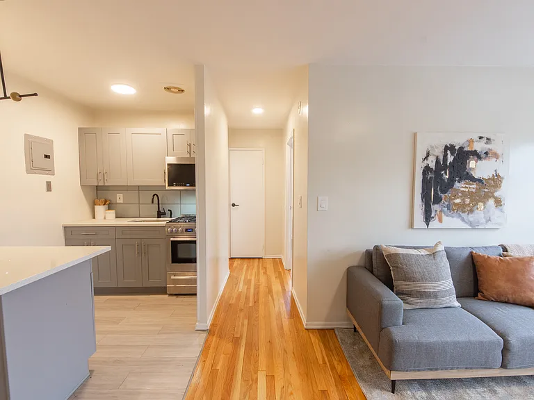 Pine Street Apartments — Photo 8