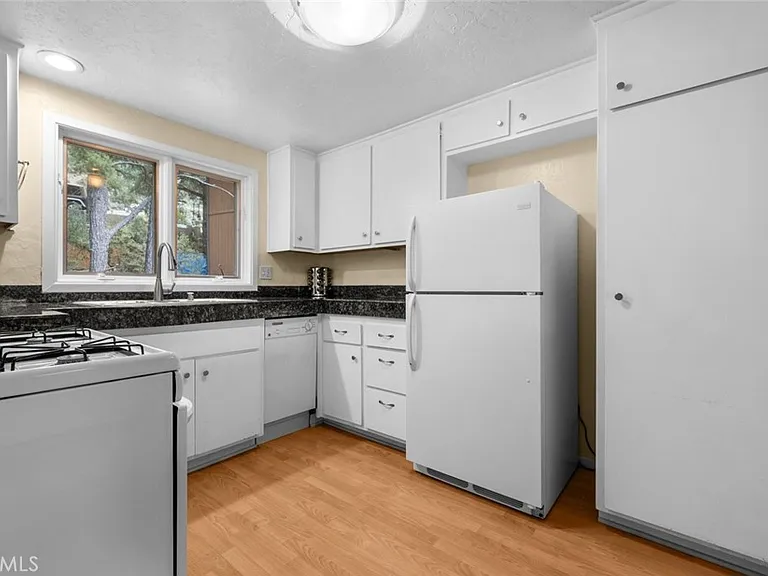 2304 Woodland Dr — Photo 28