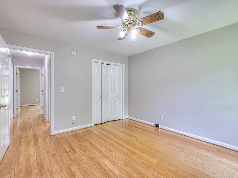 405 Sandi Ct — Photo 34