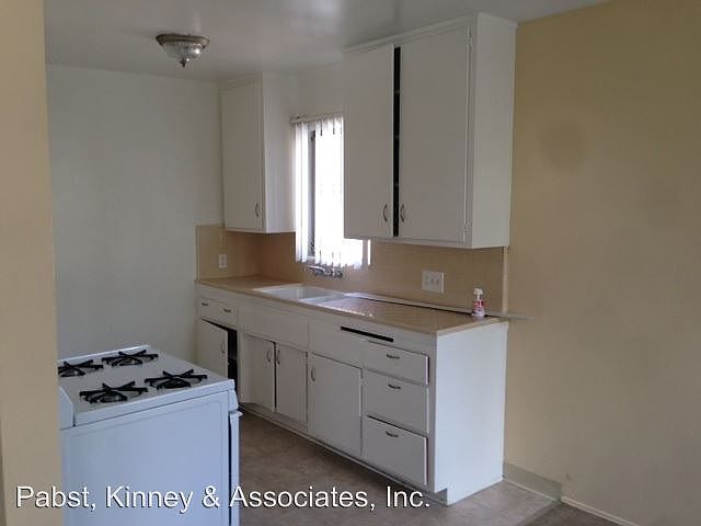 2nd image of 1154 E 3rd St APT 7
