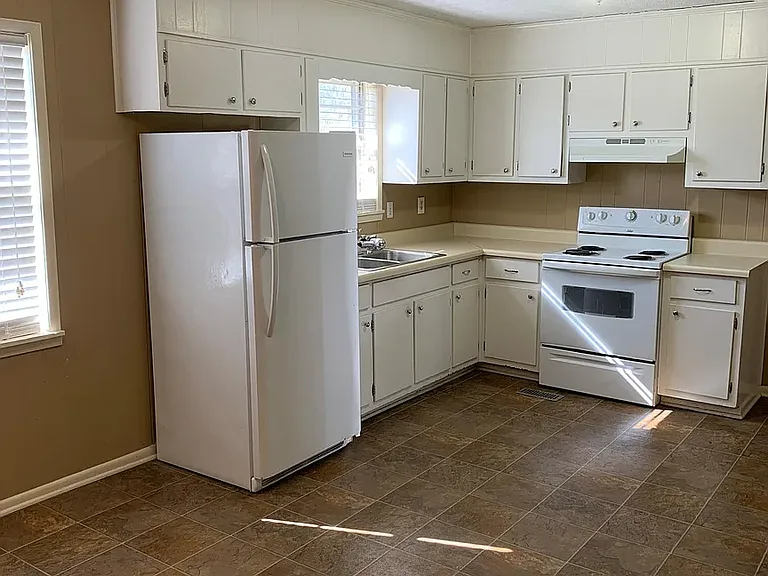 514 Walker Rd SW — Photo 13