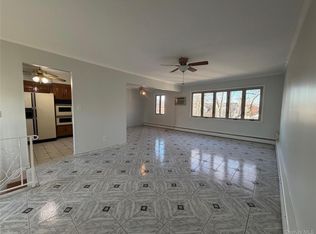 141-33 255th St, Rosedale, NY 11422