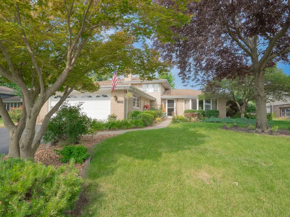 10524 S Michael Dr, Palos Hills, IL 60465
