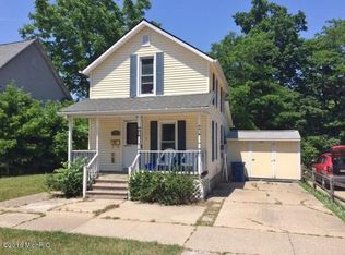 109 Clinton Ave, Grand Haven, MI 49417