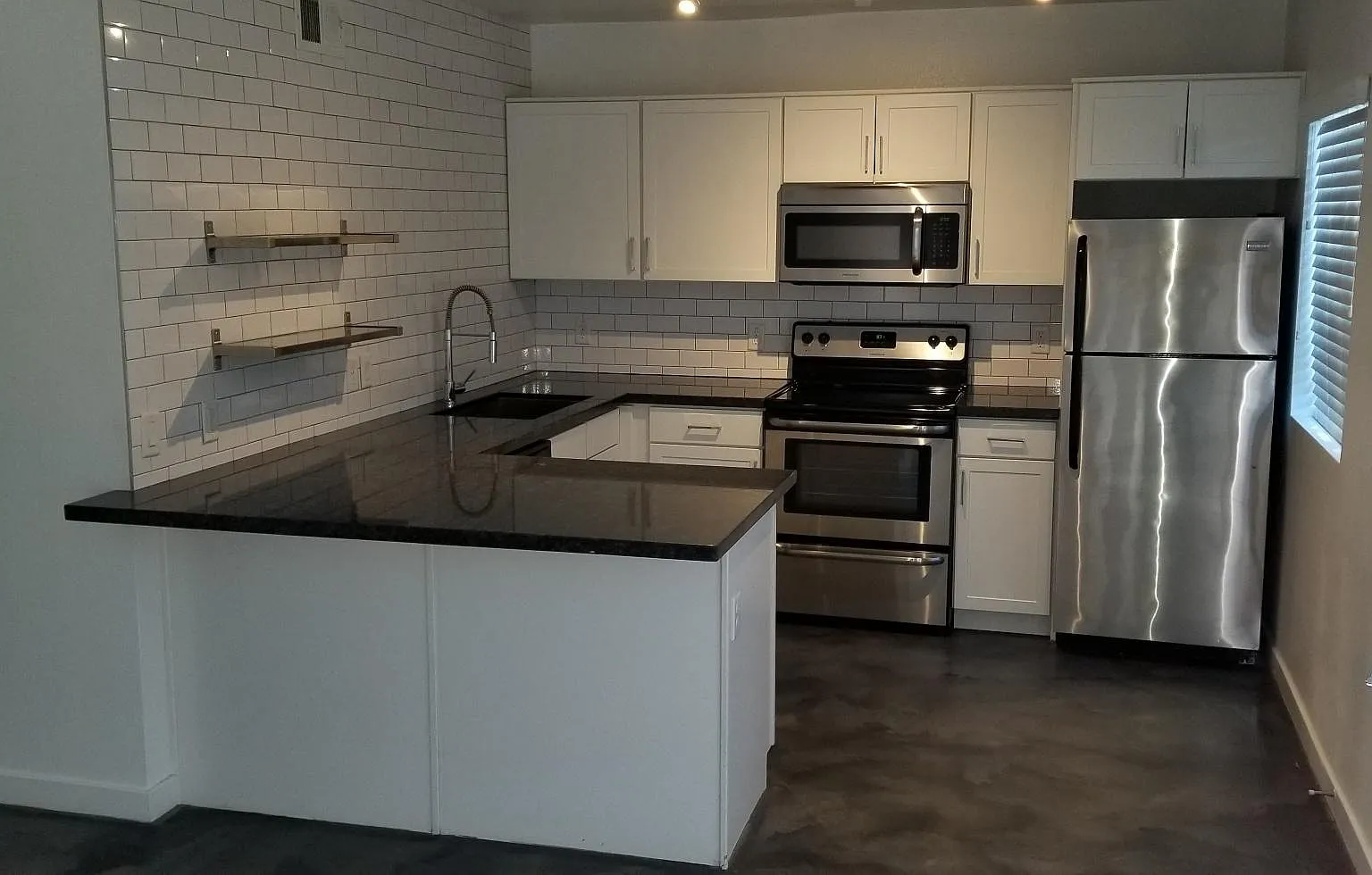 2 bed, 950 sqft, $1,450 — Photo 3