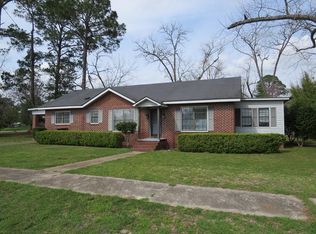 36 W Liberty St, Mc Rae Helena, GA 31055