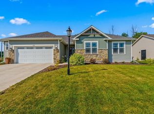 1790 Morgan Station Ct, Oconomowoc, WI 53066