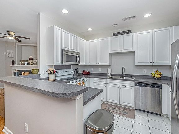 3rd image of 4076 Babbitt St