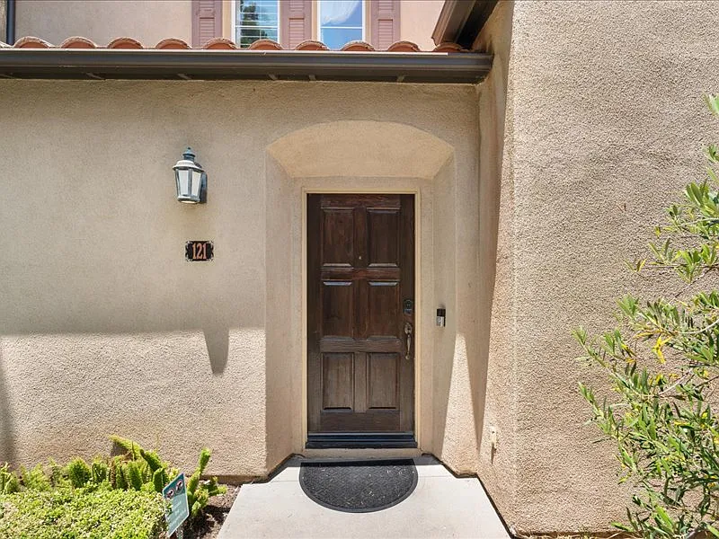 121 Alhambra — Photo 4