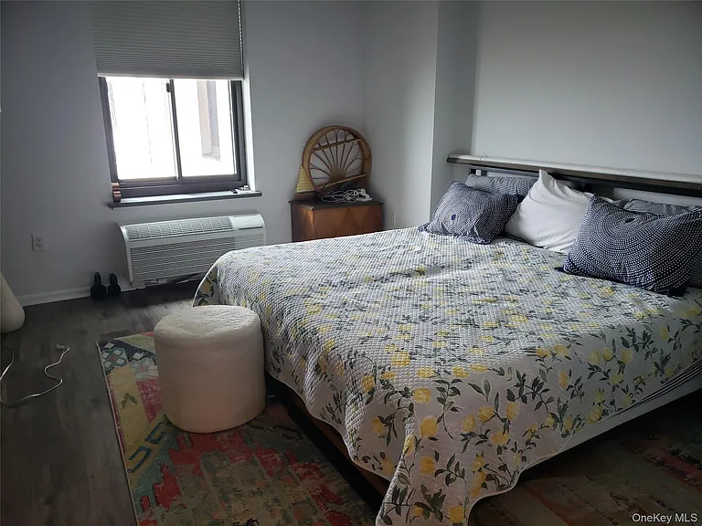 100 W Broadway #6W — Photo 25