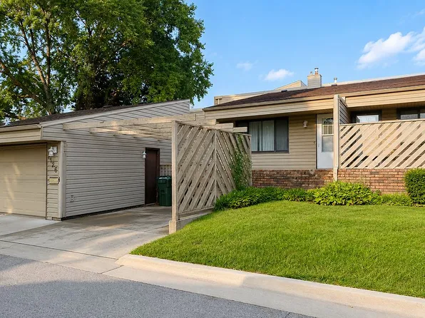 1126 Prairie Meadow Ct, Waterloo, IA 50701