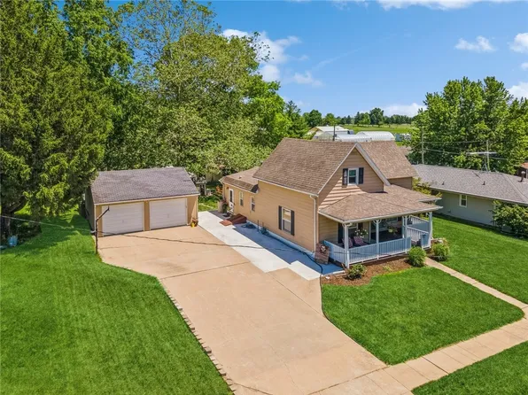 404 S Columbus St, Pleasantville, IA 50225