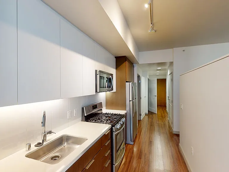 3033 Wilshire — Photo 48