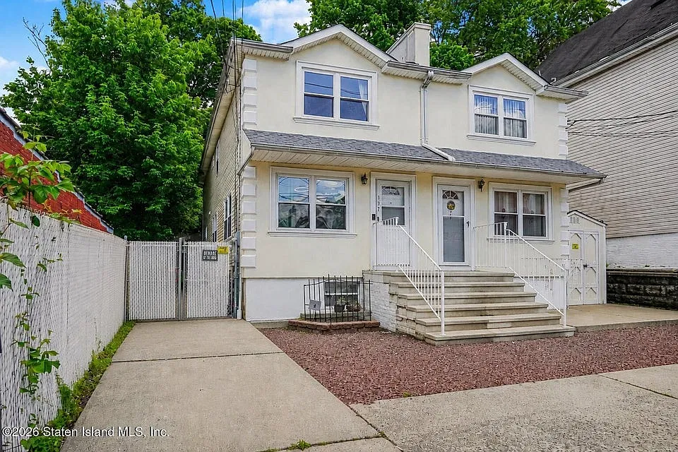 137 Lafayette Ave — Photo 1
