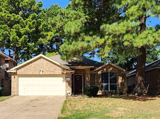 536 Cross Ridge Cir N, Fort Worth, TX 76120