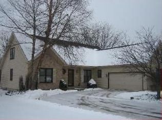 1067 Willow Creek Rd, West Chicago, IL 60185