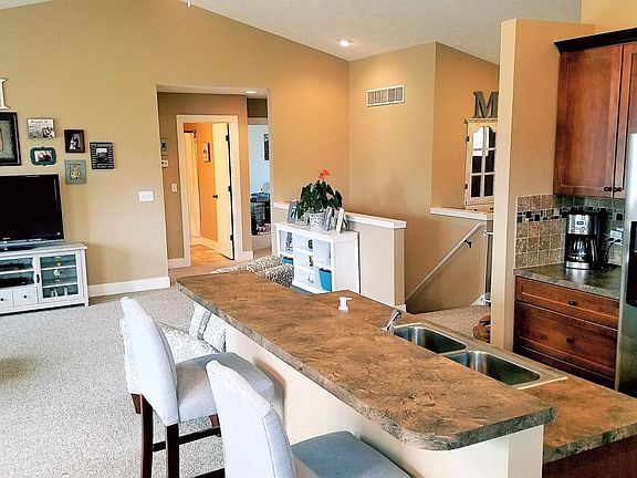 3rd image of 3462 Foxtail Ct