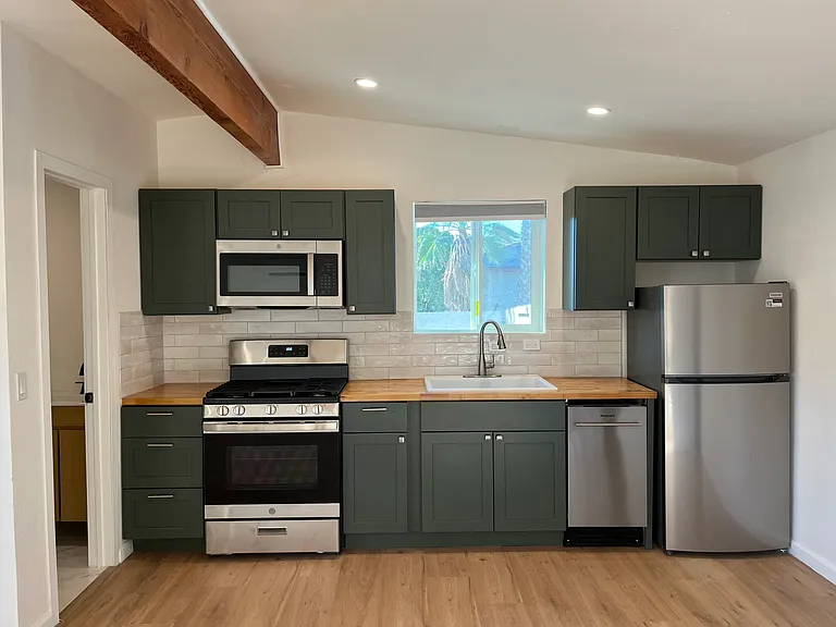 5333 Daisy Ave #B — Photo 1