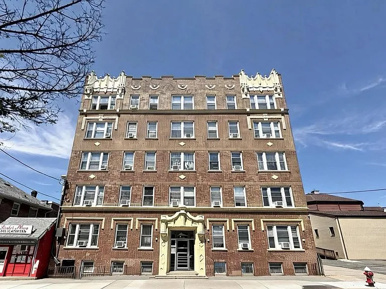 3-5 Potter Pl #4C — Photo 24