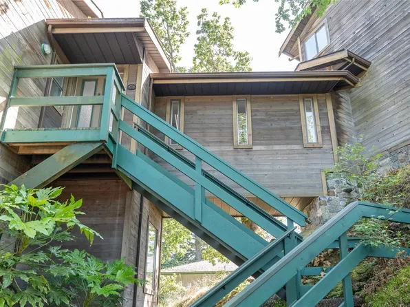 3574 McInnis Rise, Saanich, BC V8P 5M7
