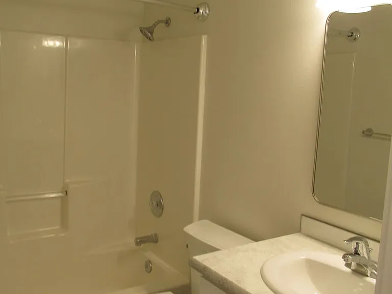 330 N Pine St — Photo 14