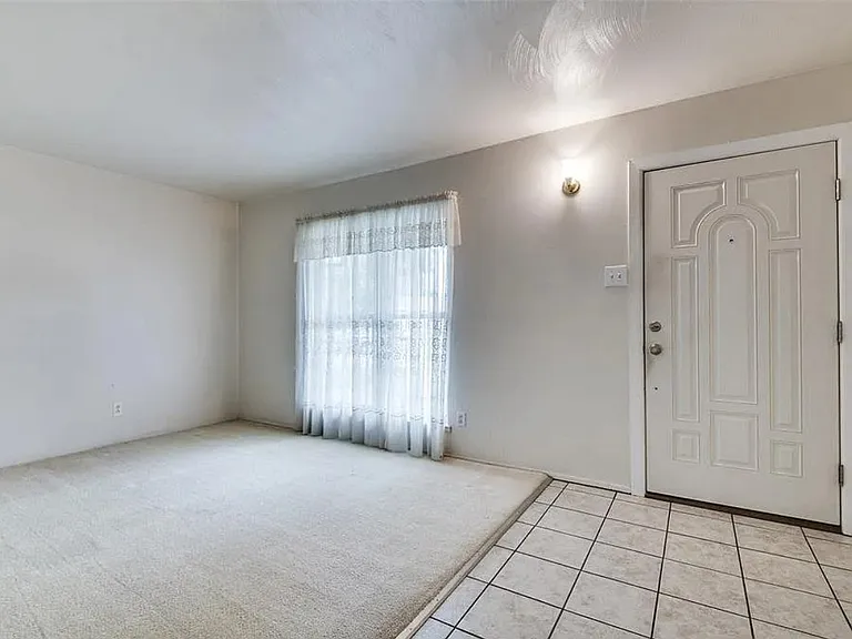 1802 Anderson St — Photo 2