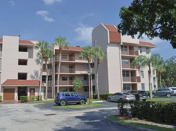 1900 Sabal Palm Drive #106, Davie, FL 33324