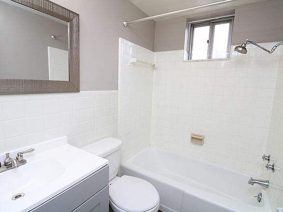 3rd image of 902 E Sturgis St #3
