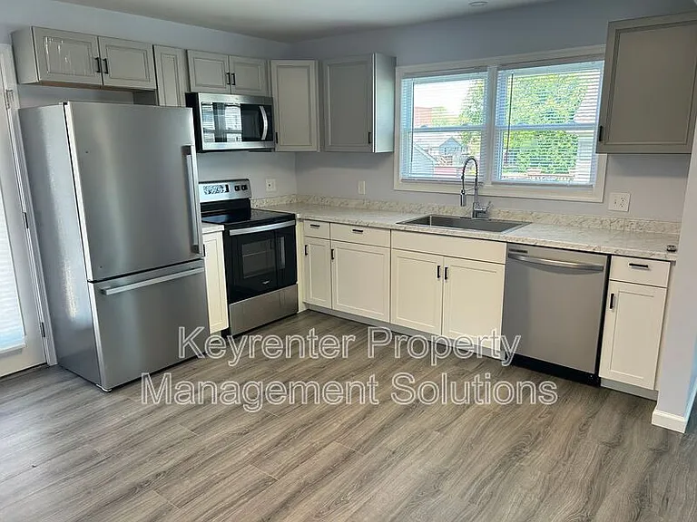 421 N Charlotte Ave — Photo 9