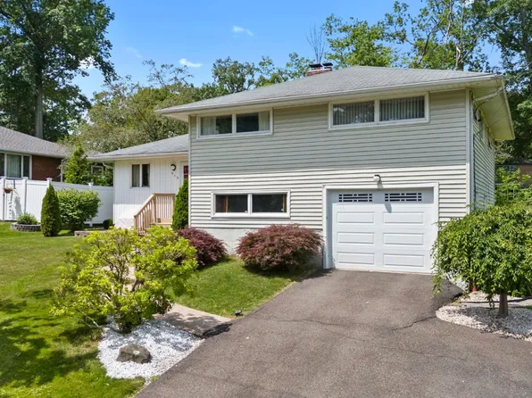 415 Crestwood Ct, Endwell, NY 13760