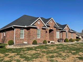 160 Emerald Way W, Granite City, IL 62040