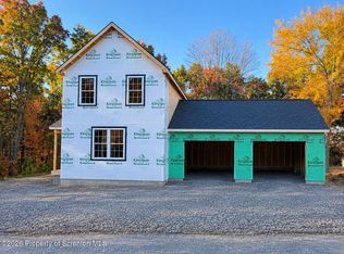 300 Carol Rd, Blakely, PA 18452