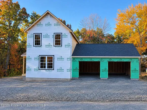 300 Carol Rd, Blakely, PA 18452